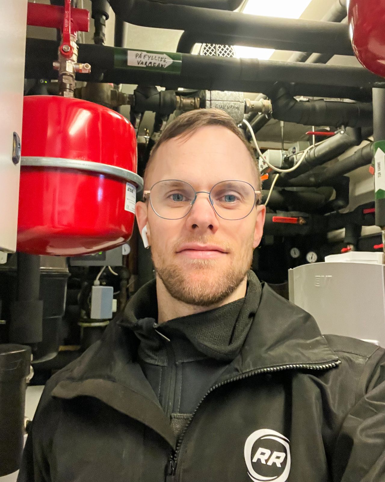Installasjon av vannbårent energianlegg i næringsbygg – RR Varme